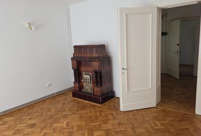 Casa de inchiriat  cu doua locuri parcare. - 2