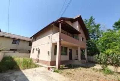 Casă cu Teren 299 Mp în Central