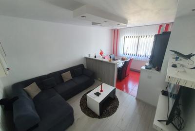 Apartament cu 3 camere decomandat, mobilat în Triaj