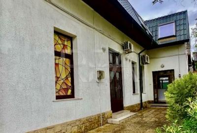 Vila 6 camere, Titulescu, Curte si zona de relaxare - Metrou la 7 minute - 9