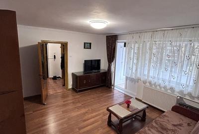Apartament cu 3 camere semidecomandat în Gorjului