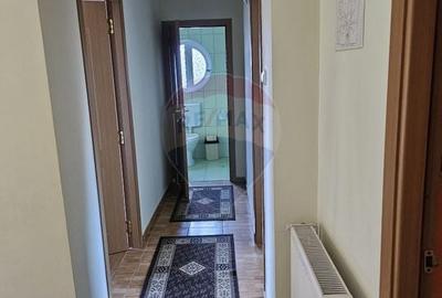 Casă cu 13 camere cu Teren 600 Mp în Voineasa - 31