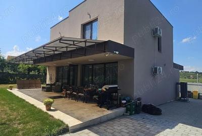 Casă cu 4 camere cu Teren 459 Mp în Central