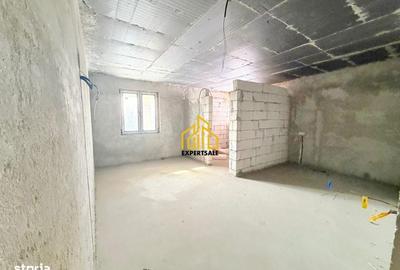 Casă cu 7 camere cu Teren 1600 Mp în Domnești