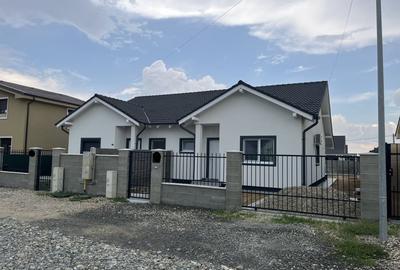 Duplex cu 3 camere cu Canalizare în Moșnița Nouă - 1