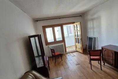 Apartament 3 camere Comane?ti, central. - 2