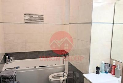 Casă cu 10 camere cu Teren 394 Mp în Central