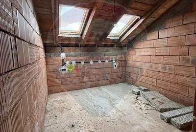 Casă cu 6 camere cu Teren 627 Mp în Central - 8