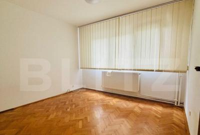 Apartament cu 4 camere, decomandat, cu garaj, zona Medicina - 2