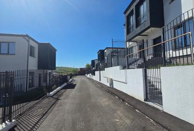 Duplex cu 3 camere cu Canalizare în Bucium - 11