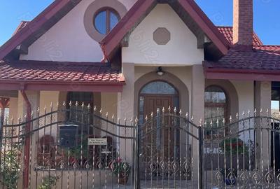 Vila situata in zona Bucium - Plopii fara So?, 430 mp utili, 1000 mp. Teren - 3