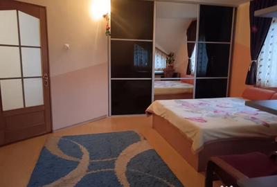 Casă cu 4 camere cu Teren 1000 Mp în Central - 1