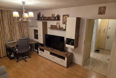 Apartament cu 3 camere decomandat, mobilat în Lipovei