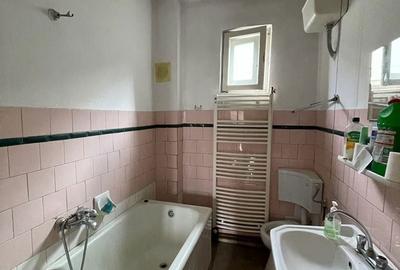 Casă cu 5 camere cu Canalizare în Brănești - 1