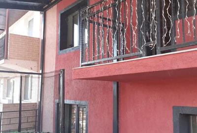 Casă cu 8 camere cu Teren 1000 Mp în Central - 1