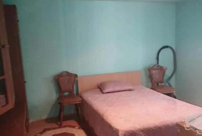 Casă cu 2 camere cu Teren 1087 Mp în Cârcea - 1