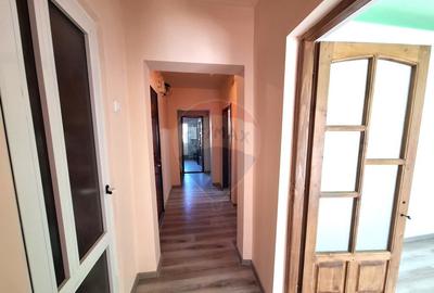 Apartament cu 3 camere de vanzare in zona Pod - 11