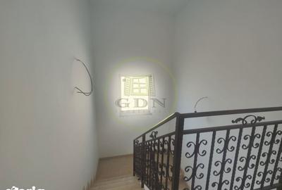 Casă cu 5 camere cu Teren 468 Mp în Malu Mare - 10