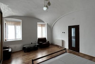 Apartament 3 Camere De Inchiriat Boul Rosu - 3