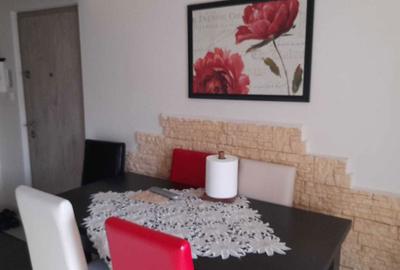 Apartament cu 4 camere semidecomandat în Central - 1