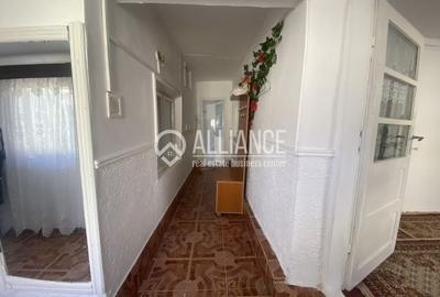 Murfatlar (COD 07)Casă bătrânească locuibilă cu teren de 300 mp - 2