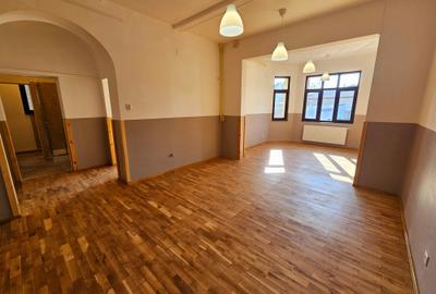Casă individuală cu 20 camere cu Canalizare în Central - 11
