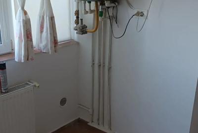 Inchiriez apartament 3 camere - 1