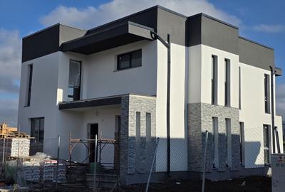 Casă individuală cu 4 camere cu Canalizare în Cristian - 1