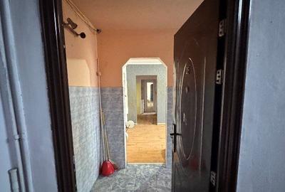 Apartament cu 3 camere semidecomandat în Bunești - 1
