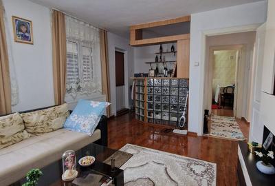 Apartament cu 2 camere decomandat în Micro 6 - 3