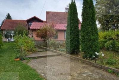 Casa de vanzare, cu 6 camere, 160 mp, zona Barcani - 3