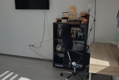 Apartament cu 3 camere decomandat, mobilat în Tractorul - 7