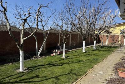 Casă cu 3 camere cu Teren 450 Mp în Central - 1