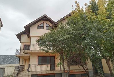 Casă cu 4 camere în Central - 5