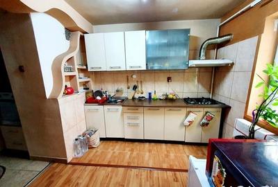 Apartament cu 3 camere decomandat, mobilat în 9 Mai - 4
