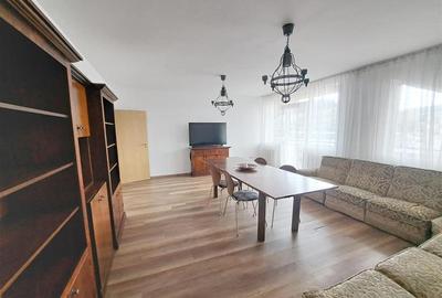 Apartament cu 4 camere decomandat, mobilat în Florești