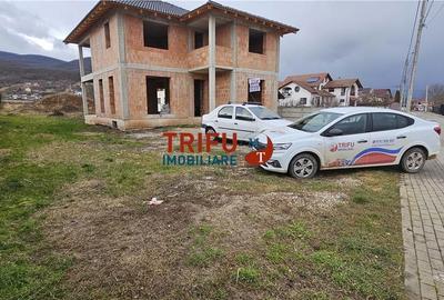 Casă cu 4 camere cu Teren 900 Mp în Micești