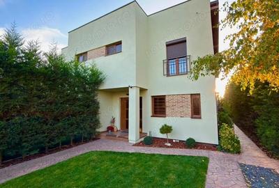 Casă cu 4 camere în Central