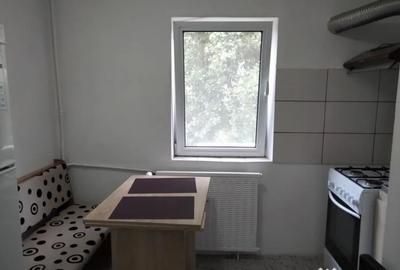 Garsonieră decomandată în Baba Novac