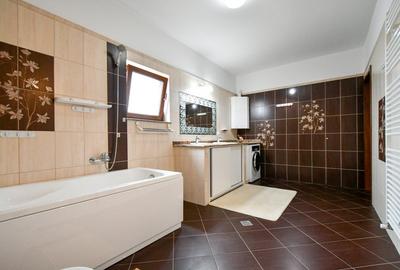 Casă individuală cu 6 camere cu Canalizare în CET - 36