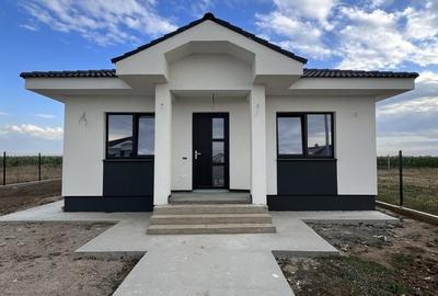 Casă cu 3 camere în Sântandrei