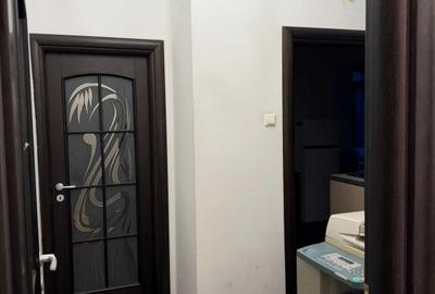 Apartament cu 3 camere în Romană