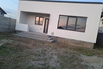 Casă cu 3 camere în Central - 1