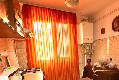 Apartament cu 3 camere semidecomandat în Micro 19 - 2