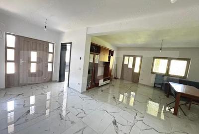Casă cu 4 camere cu Teren 861 Mp în Micești - 1