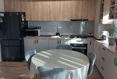 Apartament cu 3 camere decomandat în Central - 1