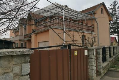 Casa cu etaj zona Manastirii Popauti