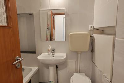 Apartament cu 5 camere decomandat în P-ța Universității - 12