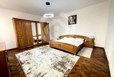 Apartament cu 3 camere decomandat, mobilat în Central