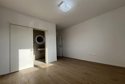 Apartament cu 3 camere decomandat în Tractorul